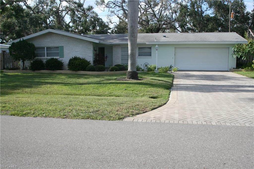 1335 Walden DR FORT MYERS, FL 33901