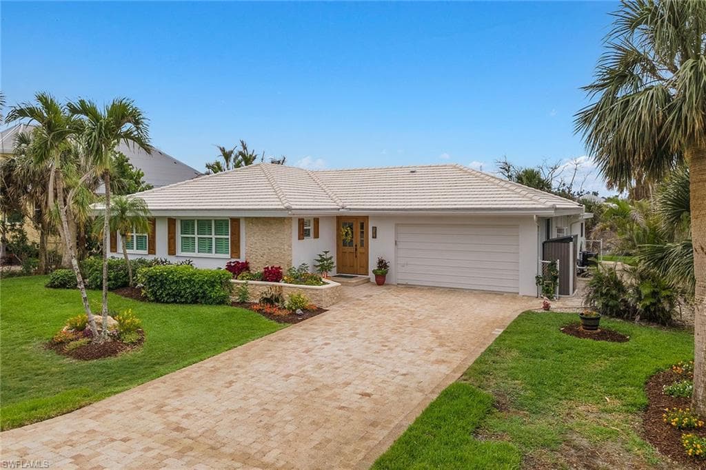 3251 Twin Lakes LN SANIBEL, FL 33957