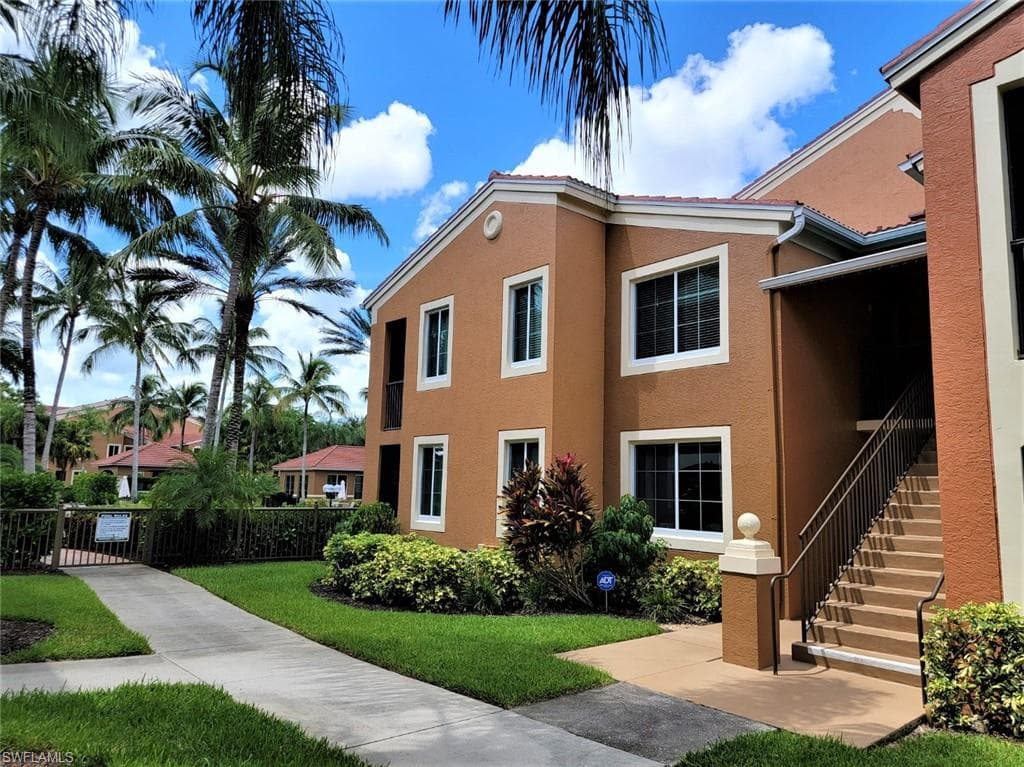 1235 Reserve WAY 201 NAPLES, FL 34105
