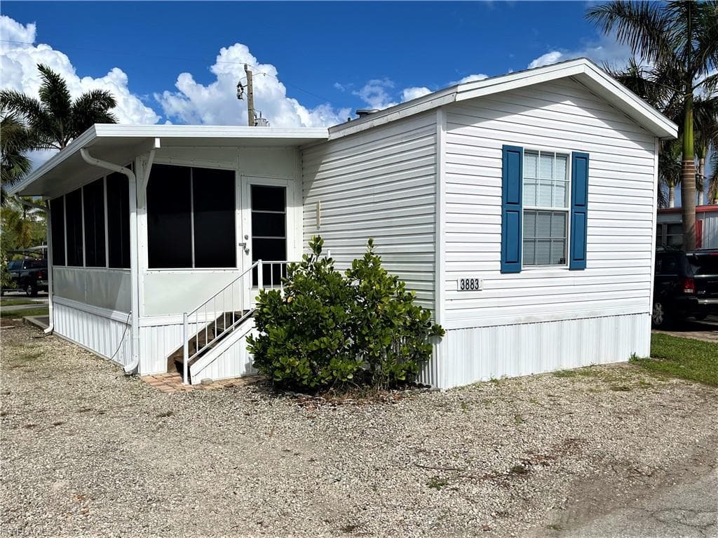 3883 Cardinal CIR BONITA SPRINGS, FL 34134