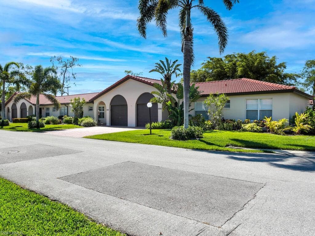 1068 Forest Lakes DR 1-C NAPLES, FL 34105