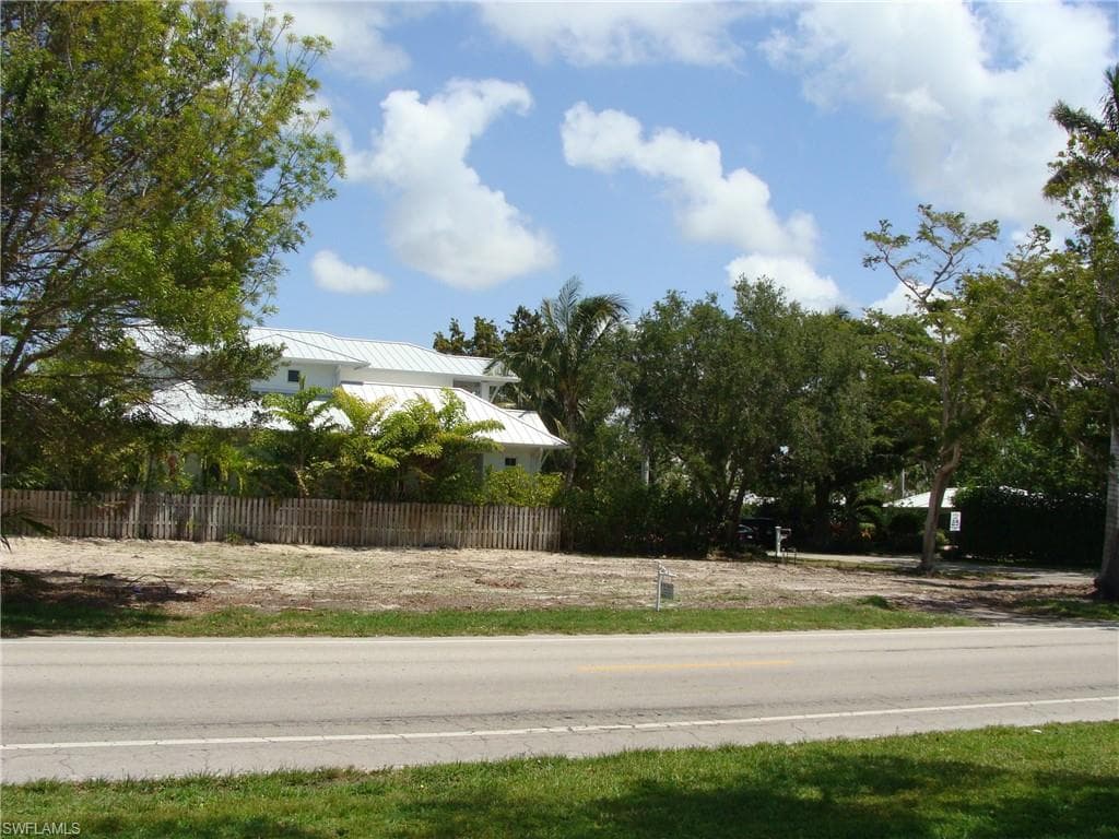 695 Broad AVE S NAPLES, FL 34102