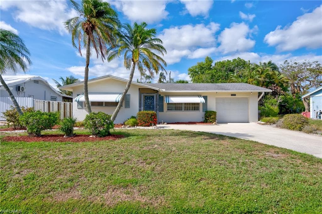 4815 Cortez CIR NAPLES, FL 34112