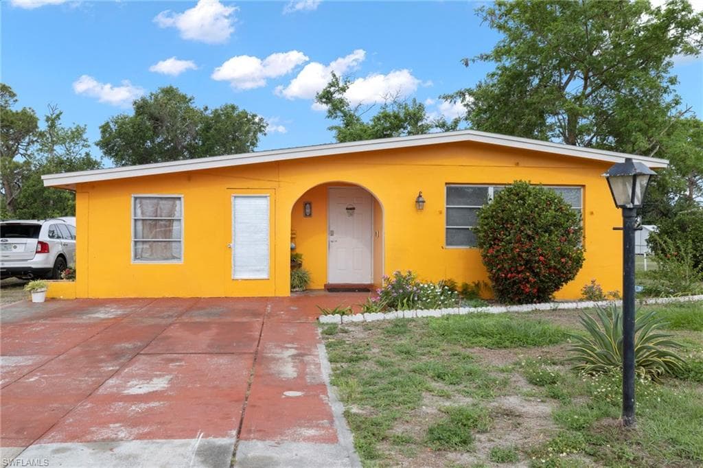 16 Massachusetts RD LEHIGH ACRES, FL 33936