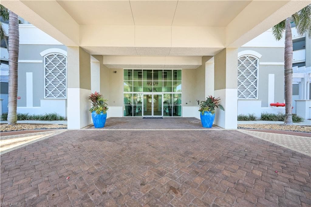 315 Dunes BLVD 1105 NAPLES, FL 34110