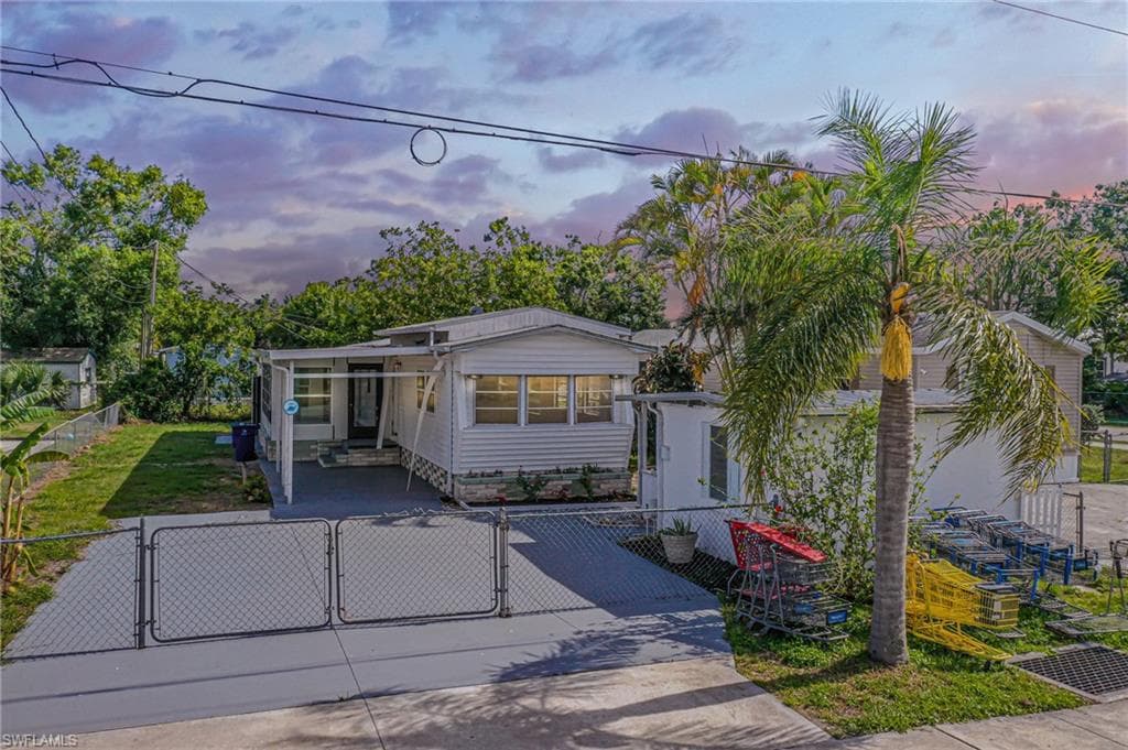 263 San Diego ST NORTH FORT MYERS, FL 33903