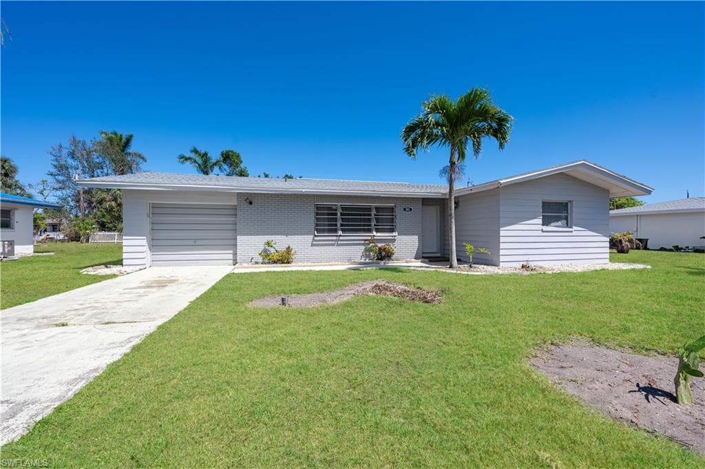 513 Monterey AVE CAPE CORAL, FL 33904