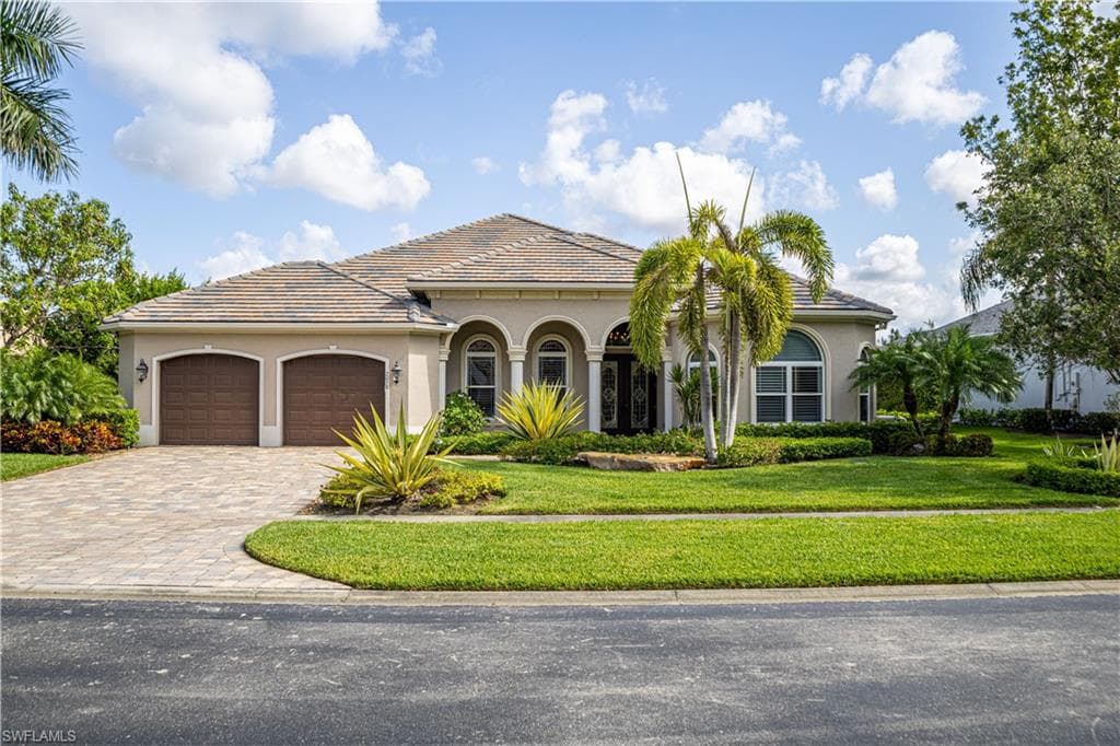 2058 Imperial CIR NAPLES, FL 34110