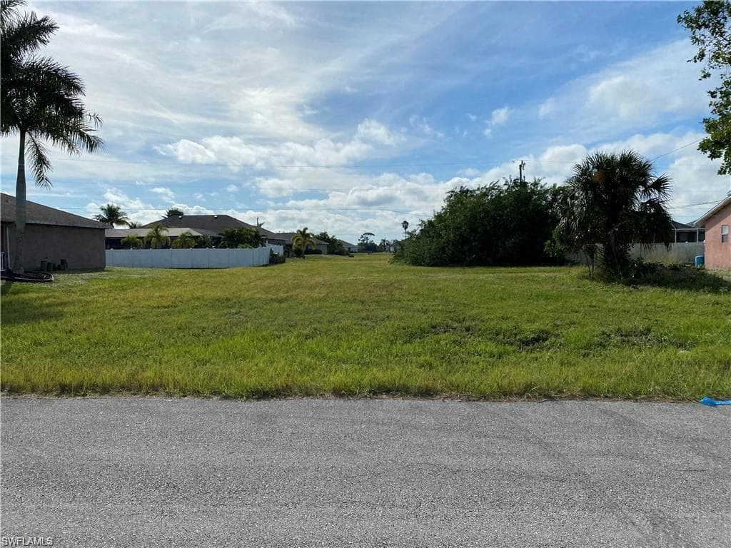 318 NE 14th TER CAPE CORAL, FL 33909