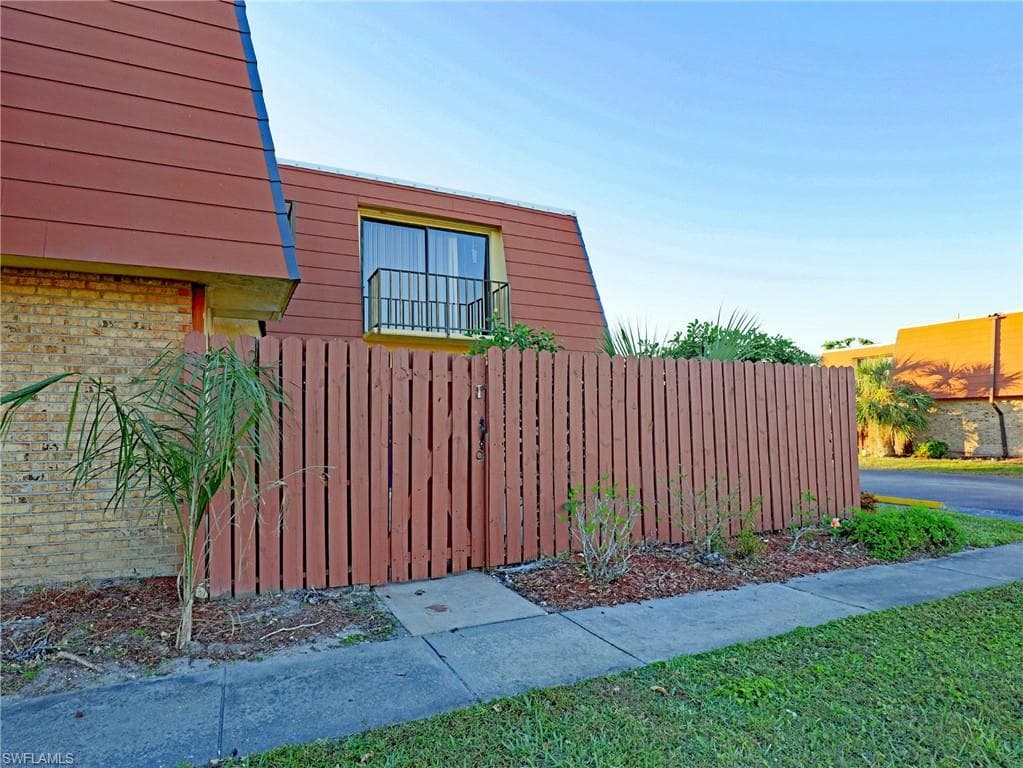 1532 Park Meadows DR 4 FORT MYERS, FL 33907