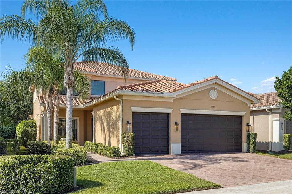 3243 Pacific DR NAPLES, FL 34119