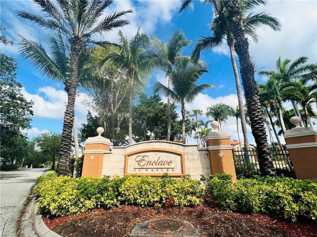 1205 Wildwood Lakes BLVD 5-105 NAPLES, FL 34104