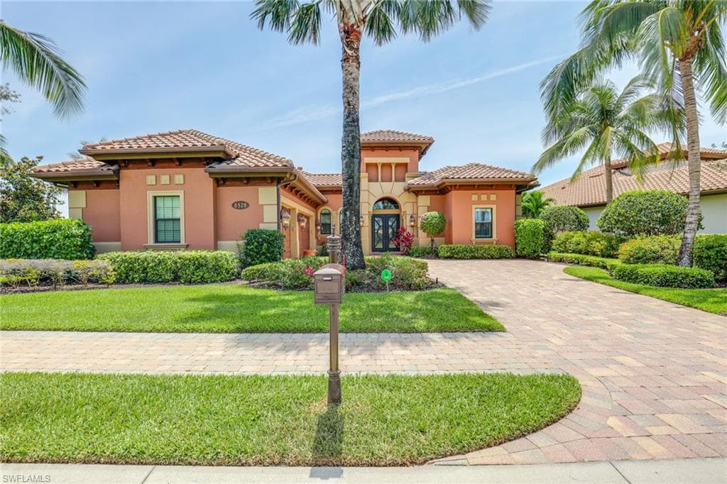 6528 Costa CIR NAPLES, FL 34113