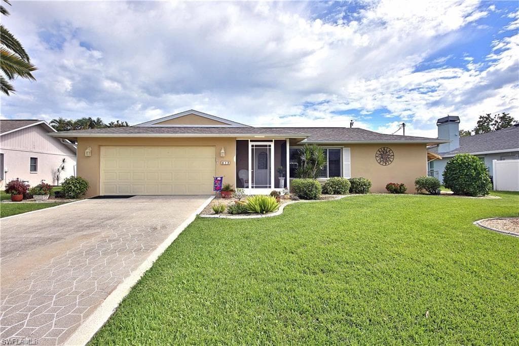 613 SE 35th TER CAPE CORAL, FL 33904