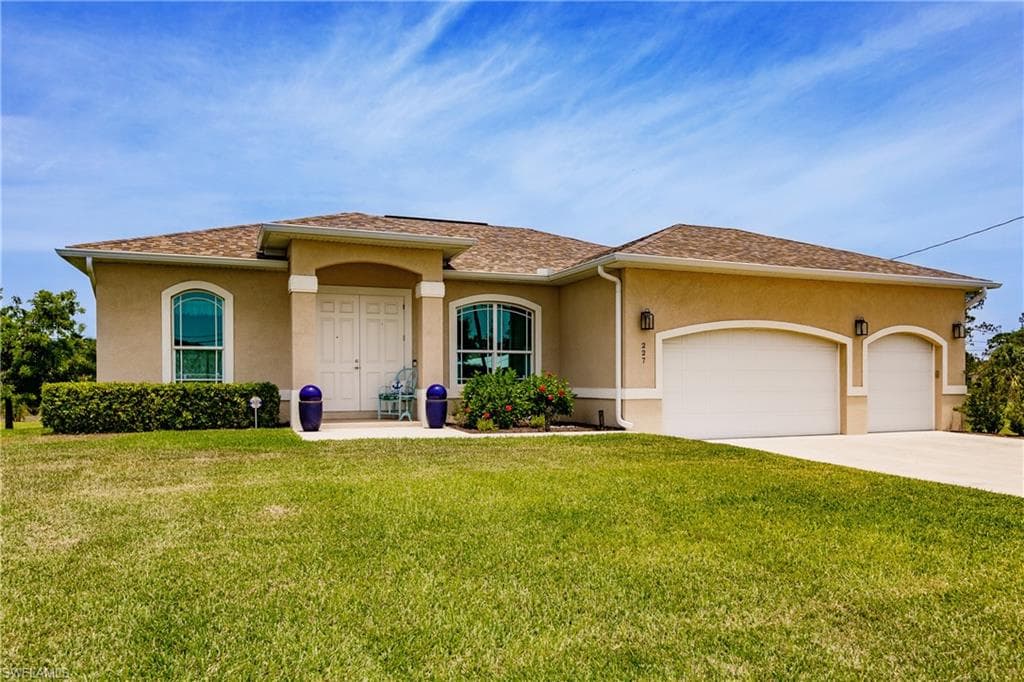 227 E Mariana AVE NORTH FORT MYERS, FL 33917
