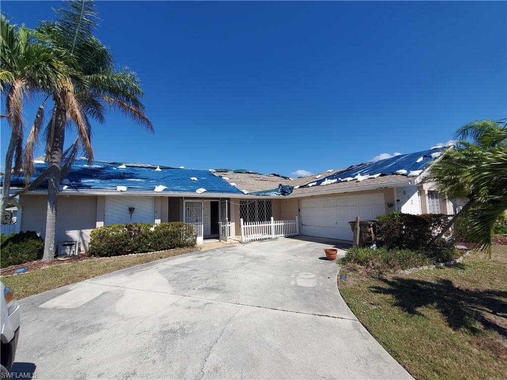 813 SW 52nd ST CAPE CORAL, FL 33914