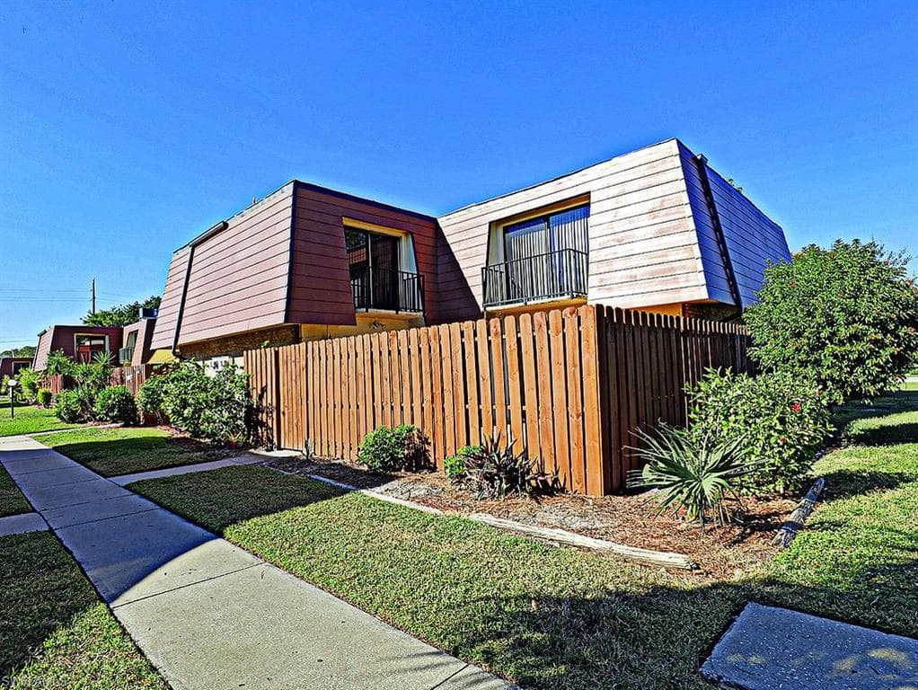 1556 Park Meadows DR 1 FORT MYERS, FL 33907