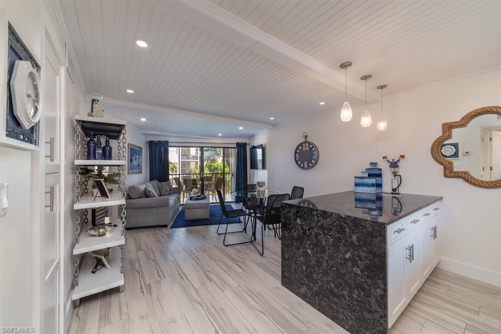1007 Anglers CV J-301 MARCO ISLAND, FL 34145