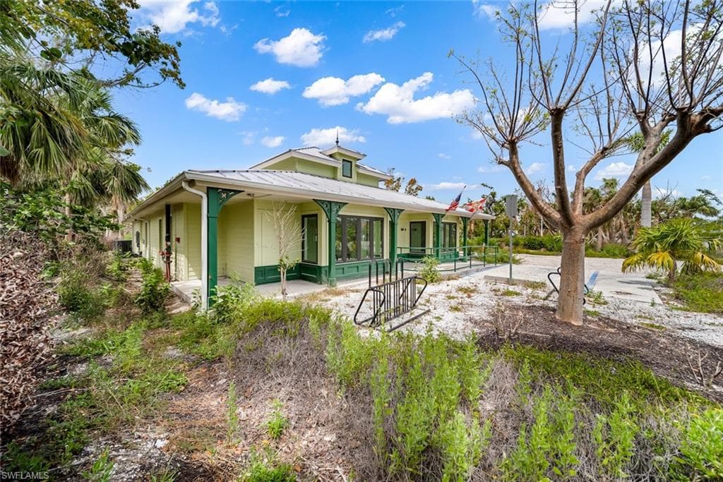 2422 Periwinkle WAY SANIBEL, FL 33957