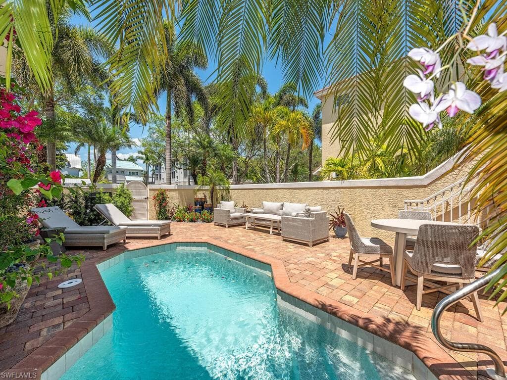 846 9th AVE S 104 NAPLES, FL 34102