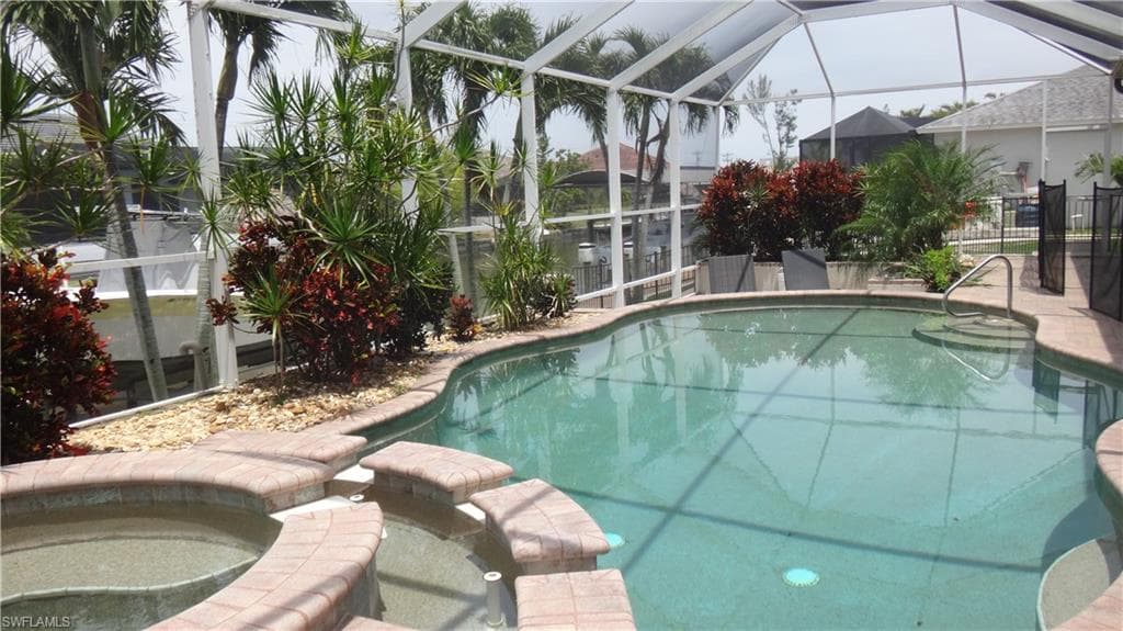 1519 SW 40th TER CAPE CORAL, FL 33914