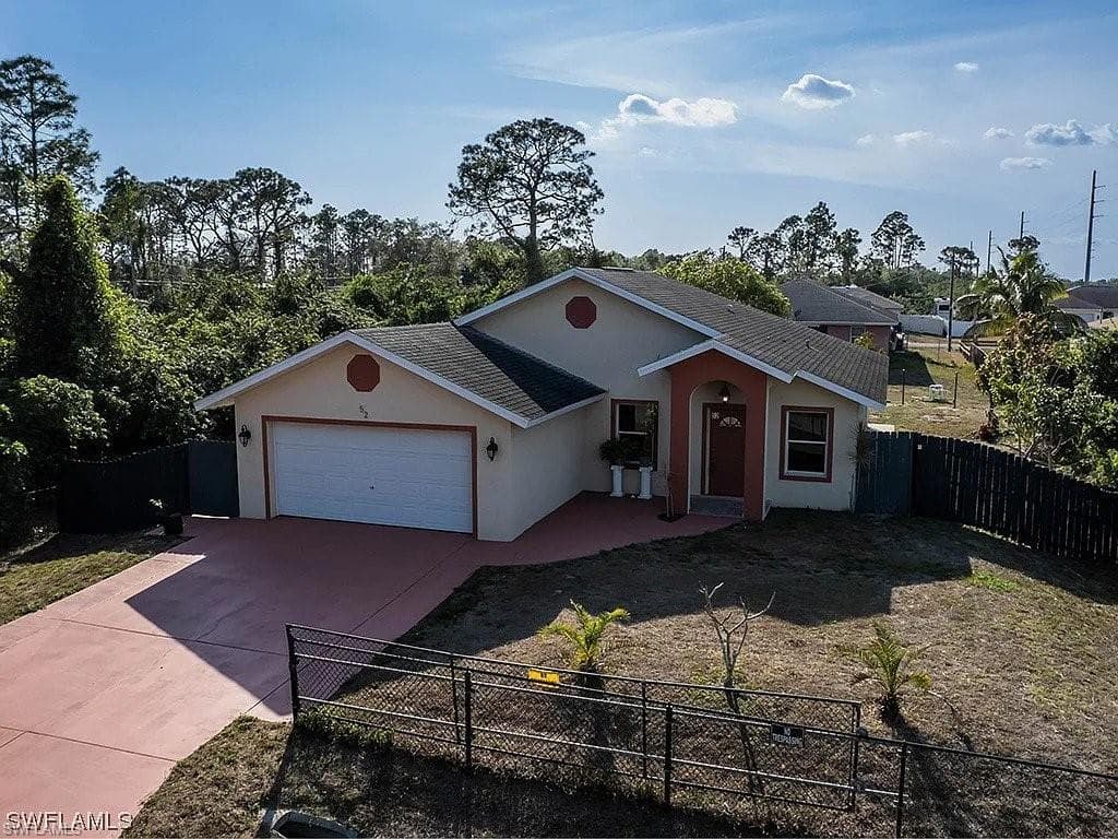 52 Hazel AVE S LEHIGH ACRES, FL 33976