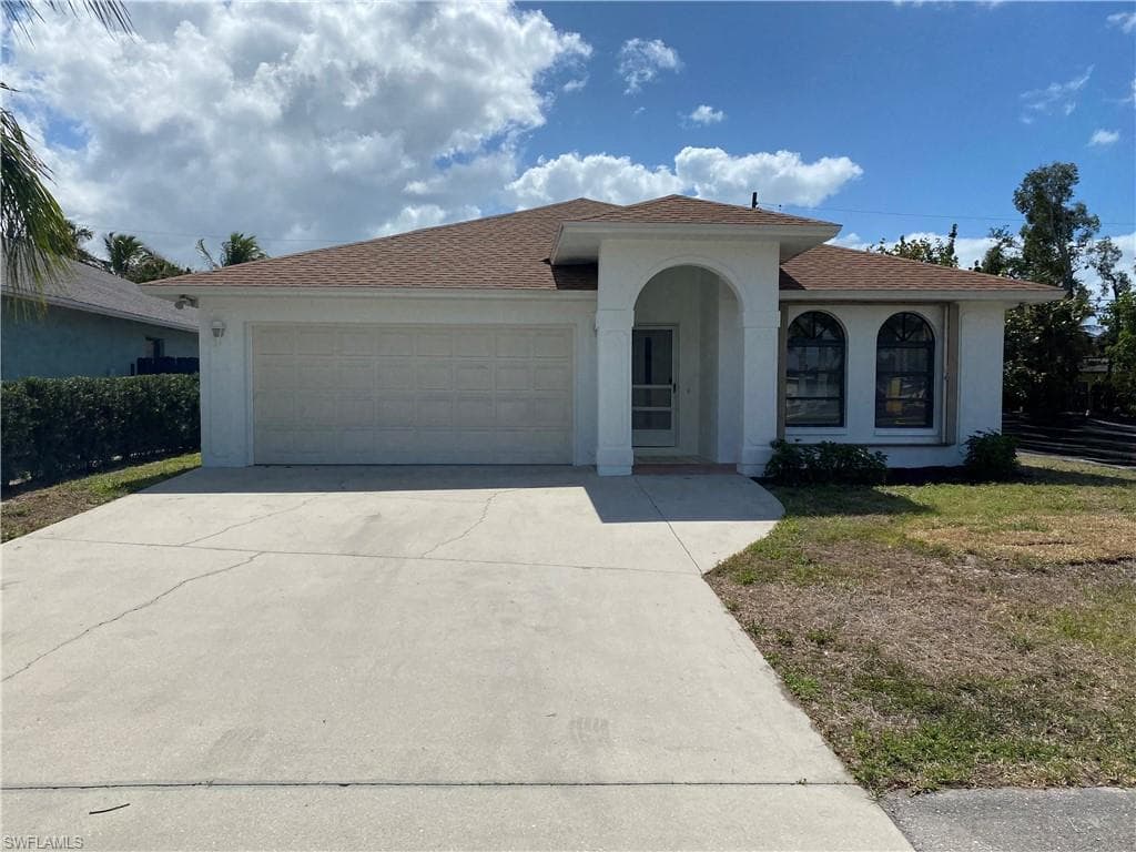 568 111th AVE N NAPLES, FL 34108