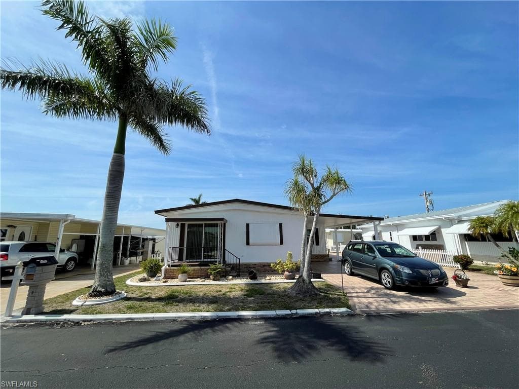 3028 Longview LN NORTH FORT MYERS, FL 33917
