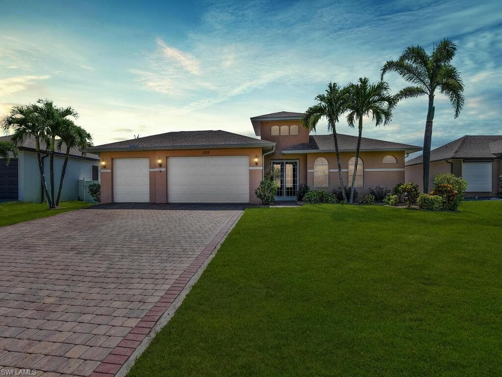 2215 SE 18th PL CAPE CORAL, FL 33990