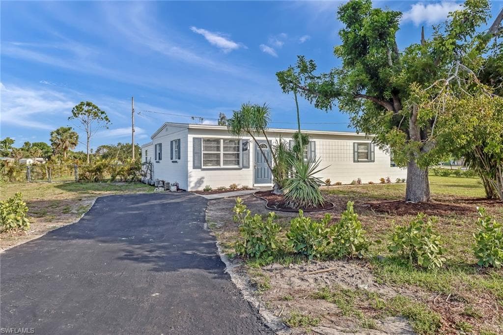 931 Tropical Palm AVE NORTH FORT MYERS, FL 33903