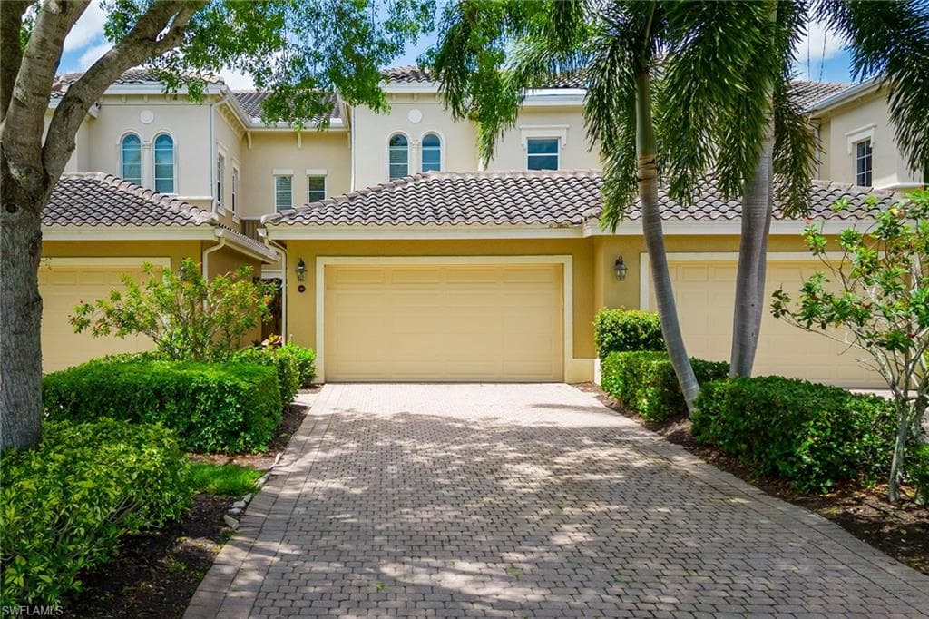 3142 Aviamar CIR 103 NAPLES, FL 34114