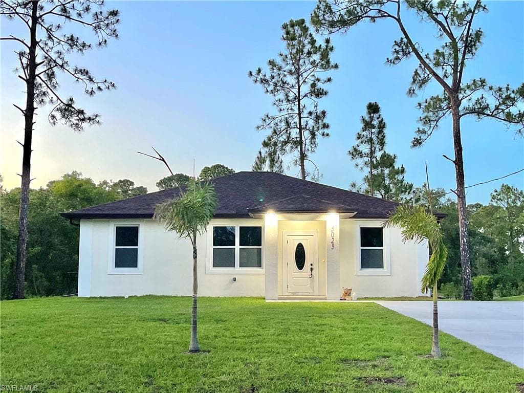 5023 Tradewinds CIR LABELLE, FL 33935