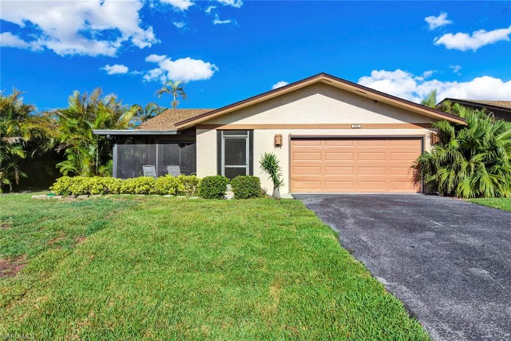 6452 Royal Woods DR FORT MYERS, FL 33908