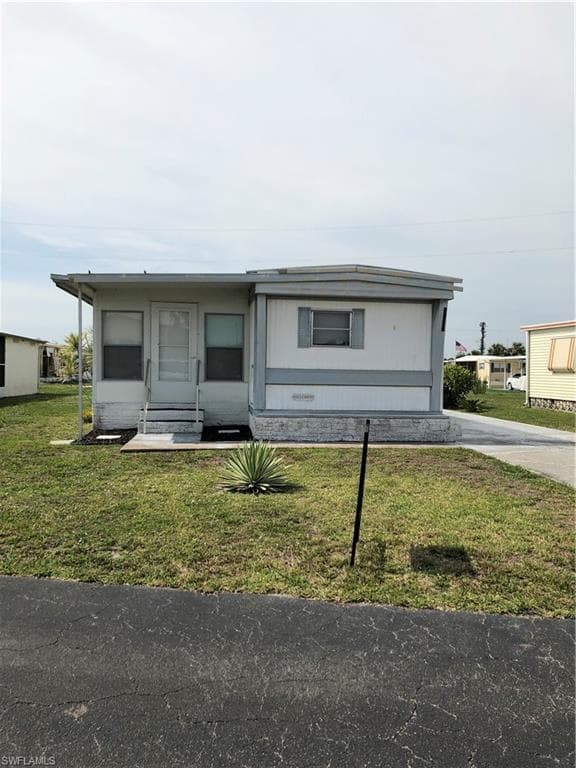3173 Mercury LN NORTH FORT MYERS, FL 33903