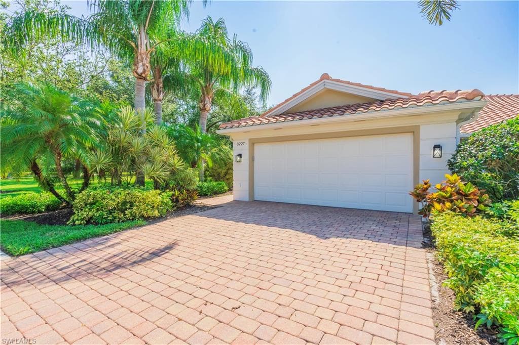 3227 Barbados LN NAPLES, FL 34119