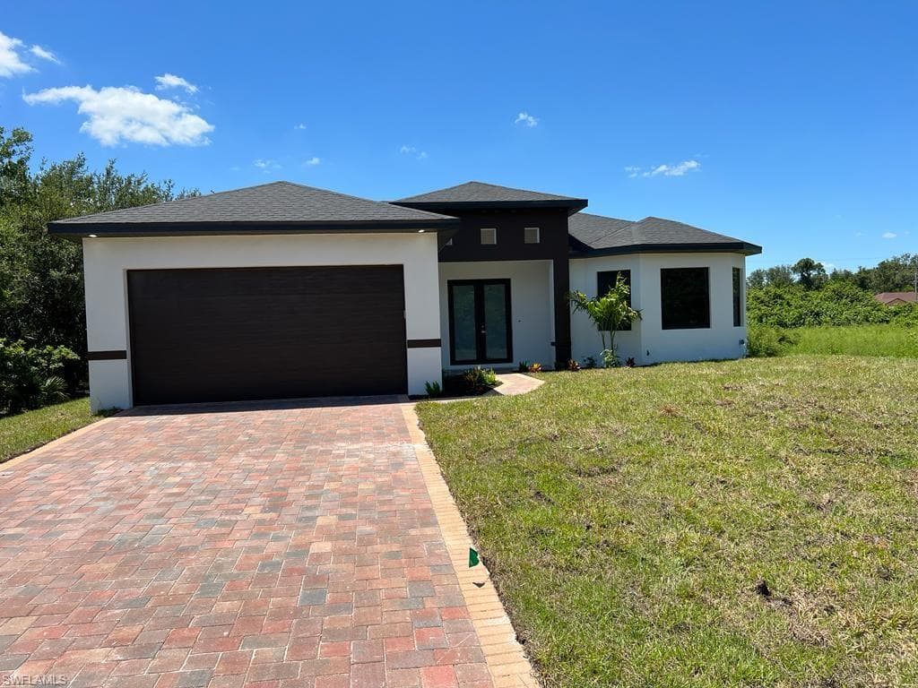 2707 8th ST W LEHIGH ACRES, FL 33971