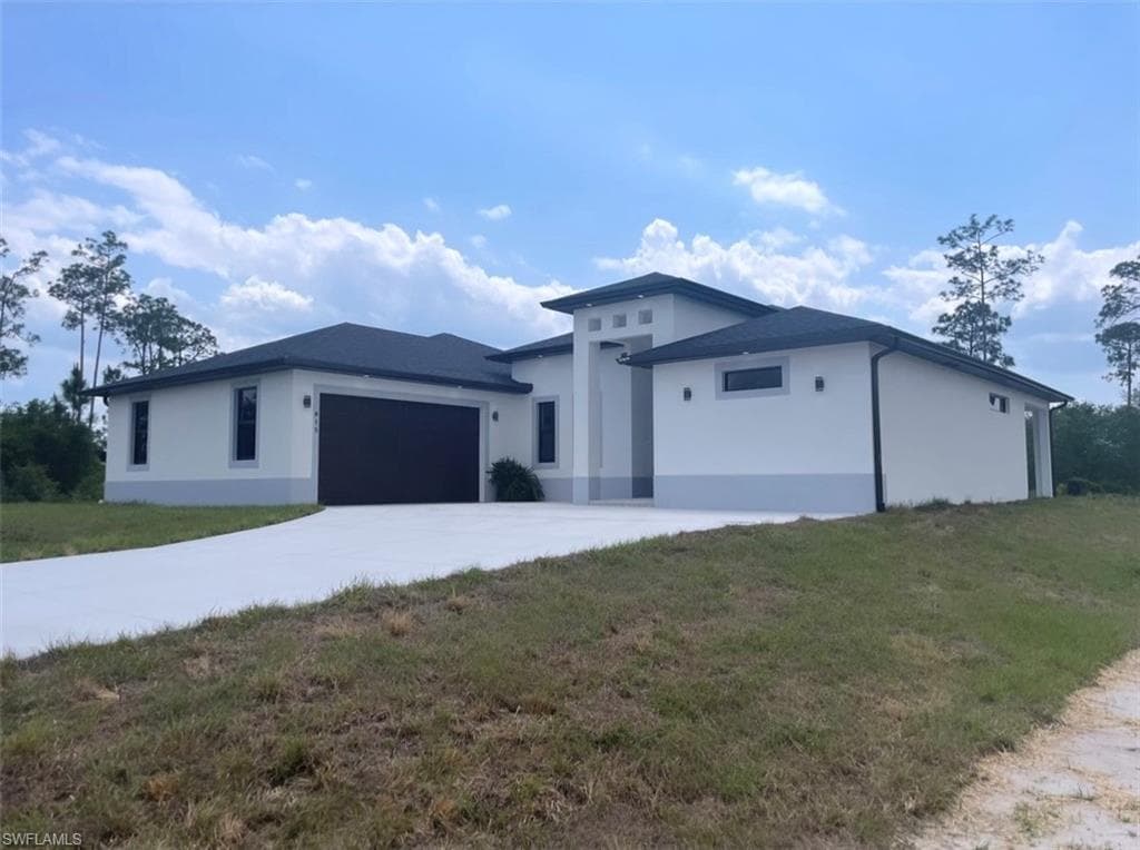 815 Calvin AVE LEHIGH ACRES, FL 33972