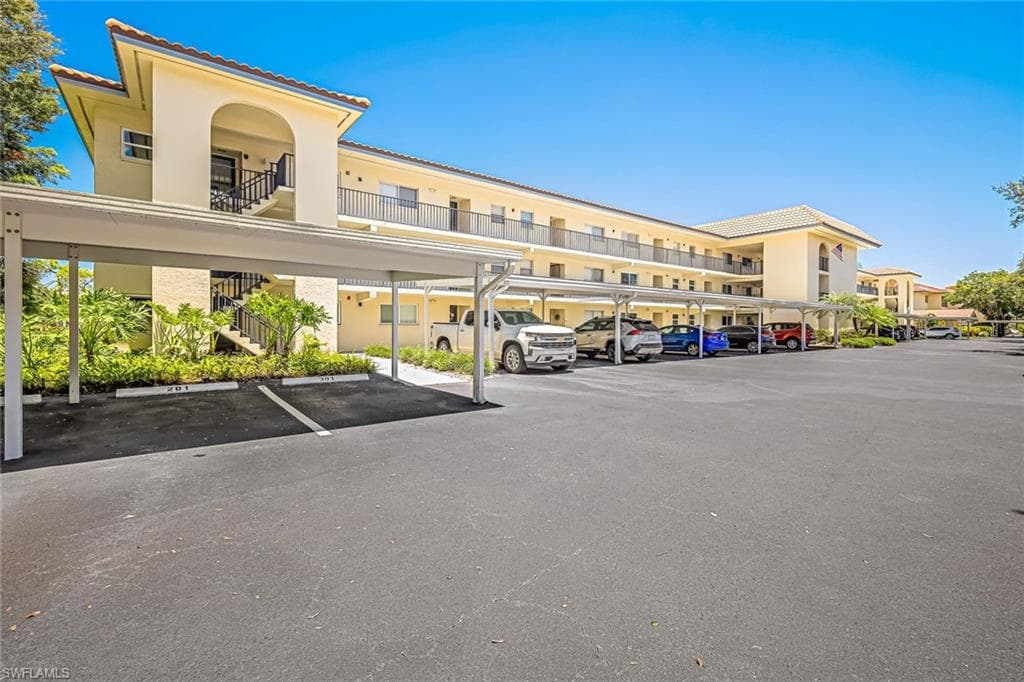 201 Quail Forest BLVD 202 NAPLES, FL 34105