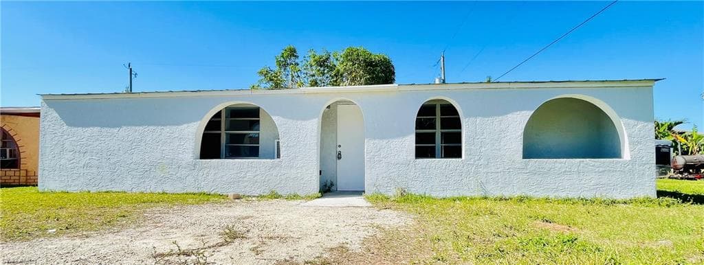 2110 Davis CT FORT MYERS, FL 33916