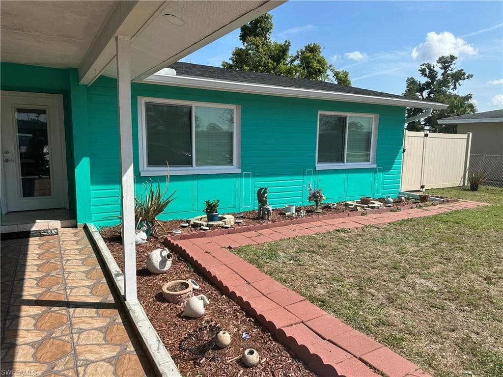 1107 NE Pine Island LN CAPE CORAL, FL 33909