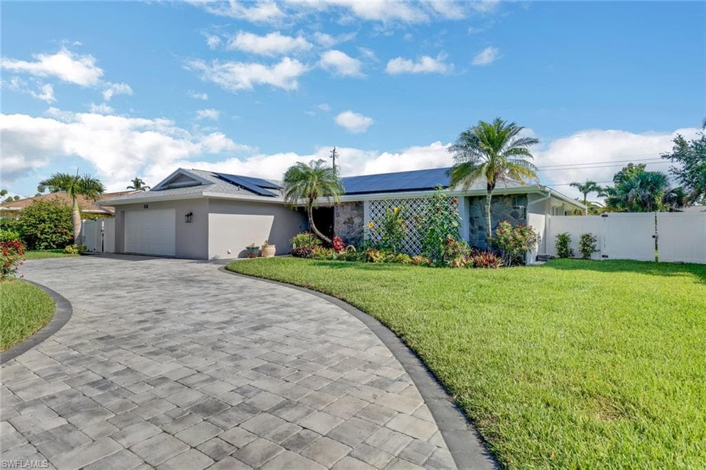 1343 Tanglewood PKWY FORT MYERS, FL 33919