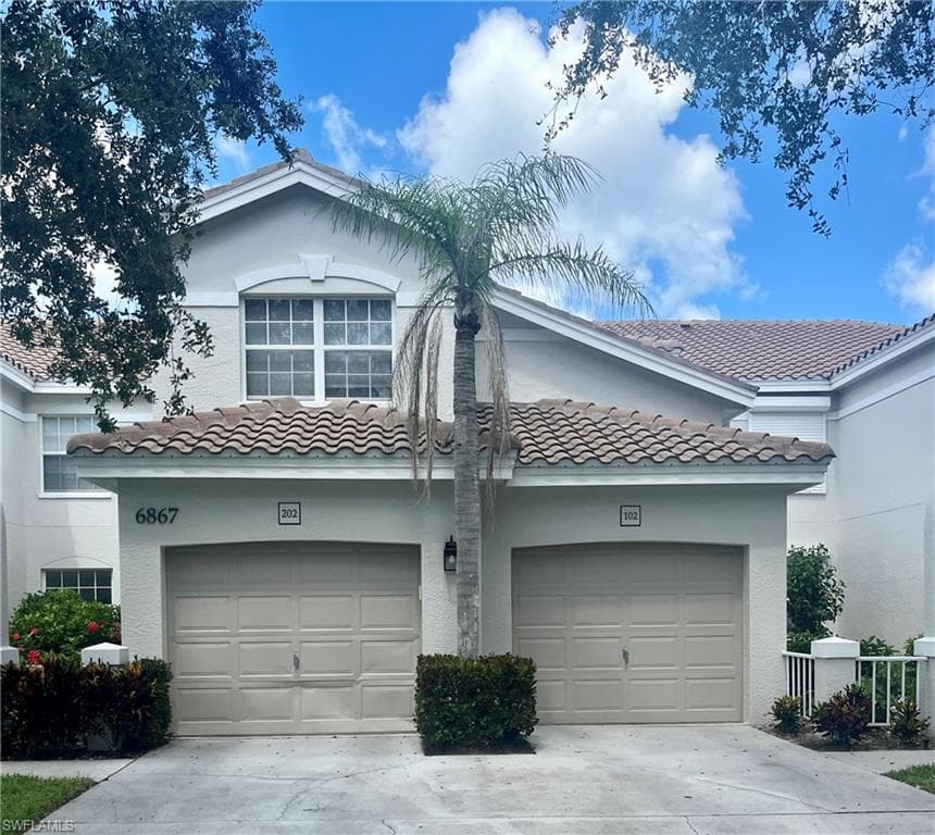6867 Satinleaf RD S 102 NAPLES, FL 34109