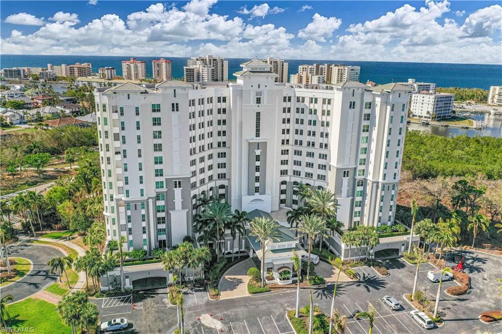 300 Dunes BLVD 905 NAPLES, FL 34110