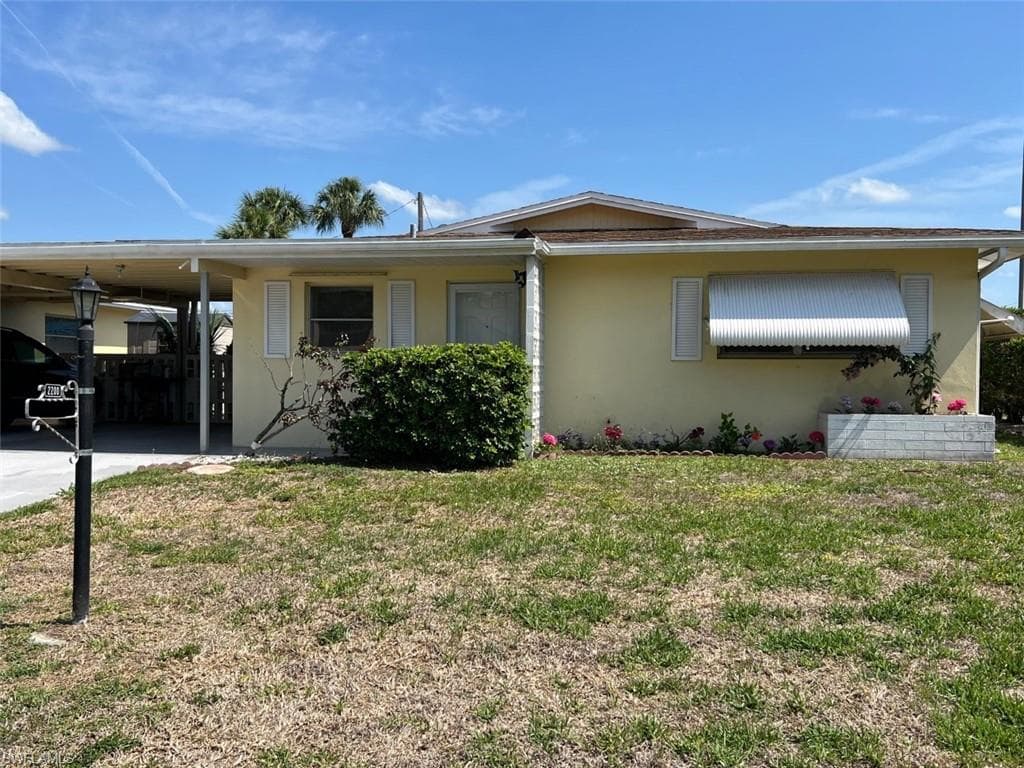 2200 E 5th ST LEHIGH ACRES, FL 33936