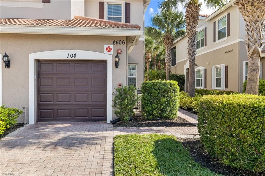 6506 Monterey PT 104 NAPLES, FL 34105