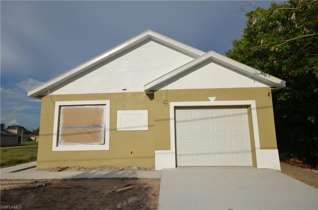 2221 Carver AVE FORT MYERS, FL 33916