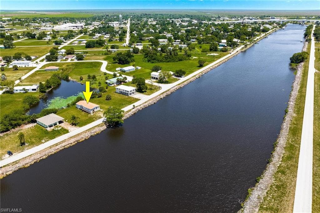 906 Riverside DR SW MOORE HAVEN, FL 33471