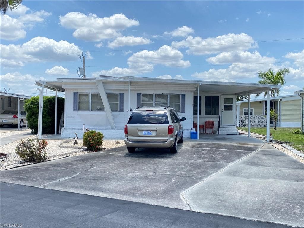 186 Overland TRL NORTH FORT MYERS, FL 33917