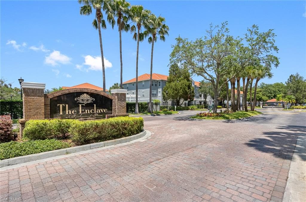 18001 Richmond Place DR 731 TAMPA, FL 33647