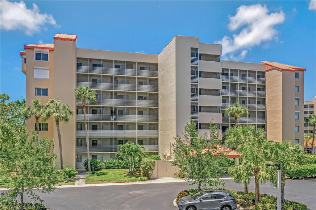 15161 Cedarwood LN 1503 NAPLES, FL 34110